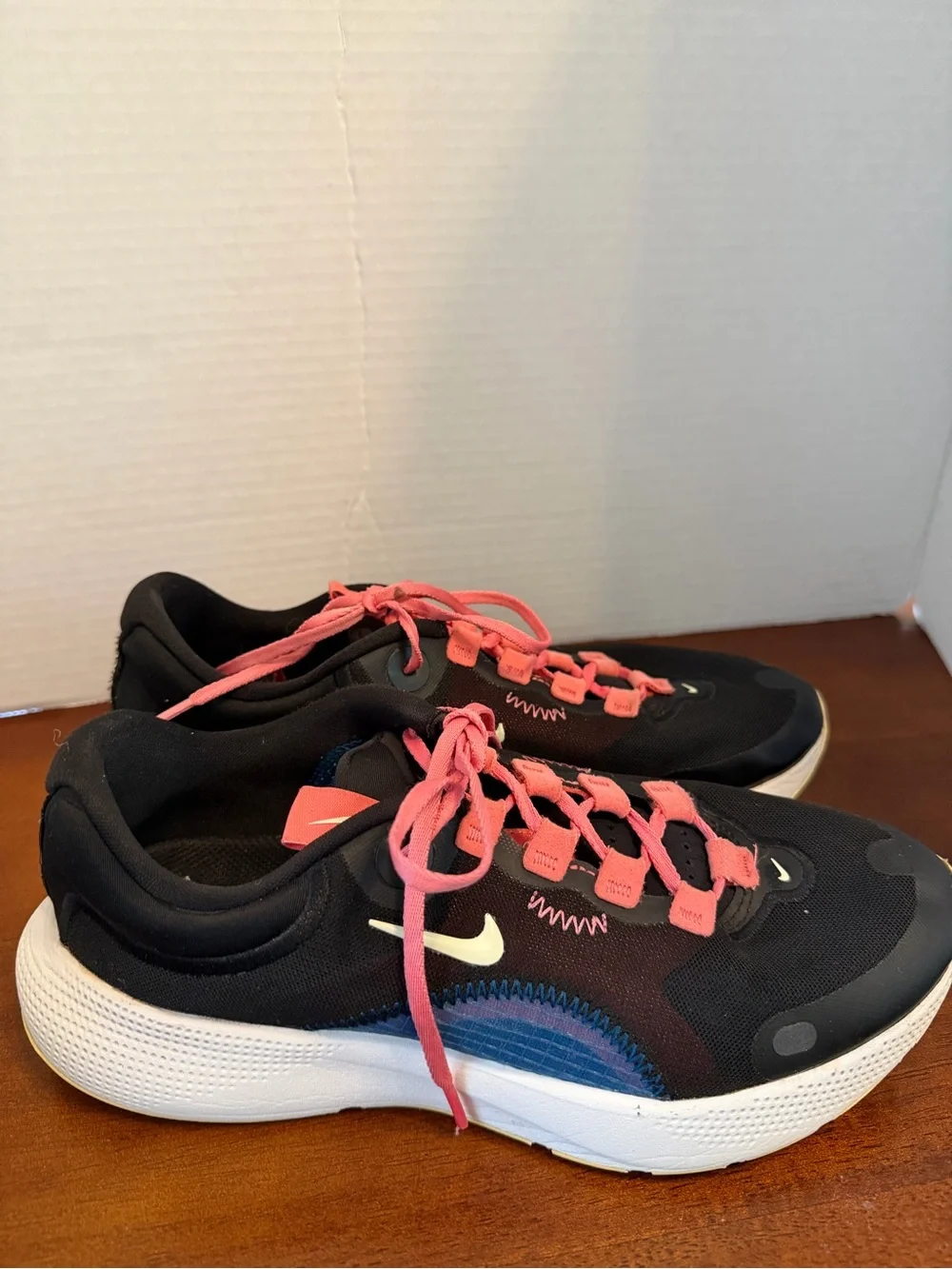 Athleisure Running Nike React‎ Escape Run Dark Smoke Grey Metallic Gold Coin W8